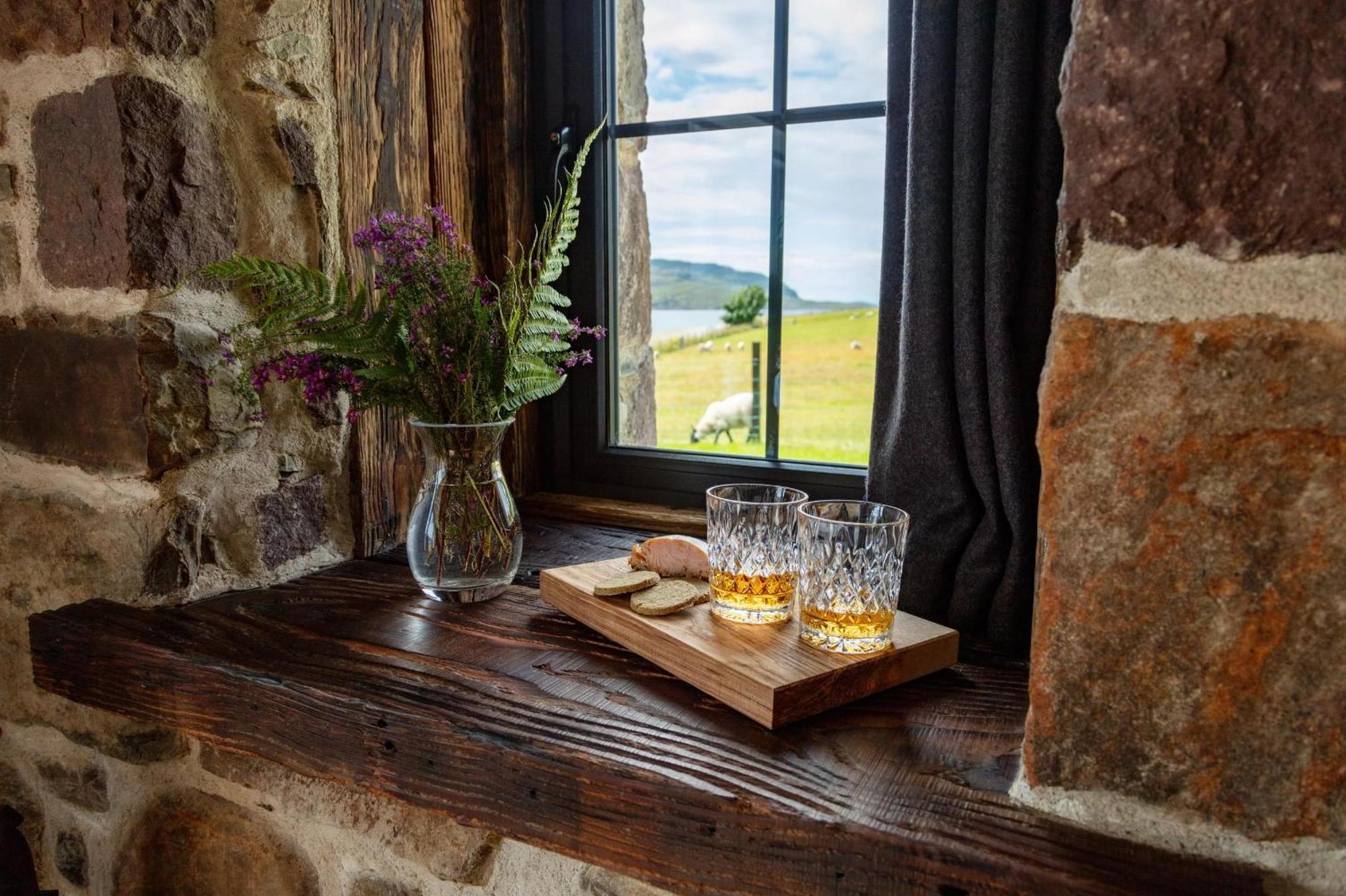 The Wreck - Lochside Cottage Dog Friendly Ullapool Exterior photo